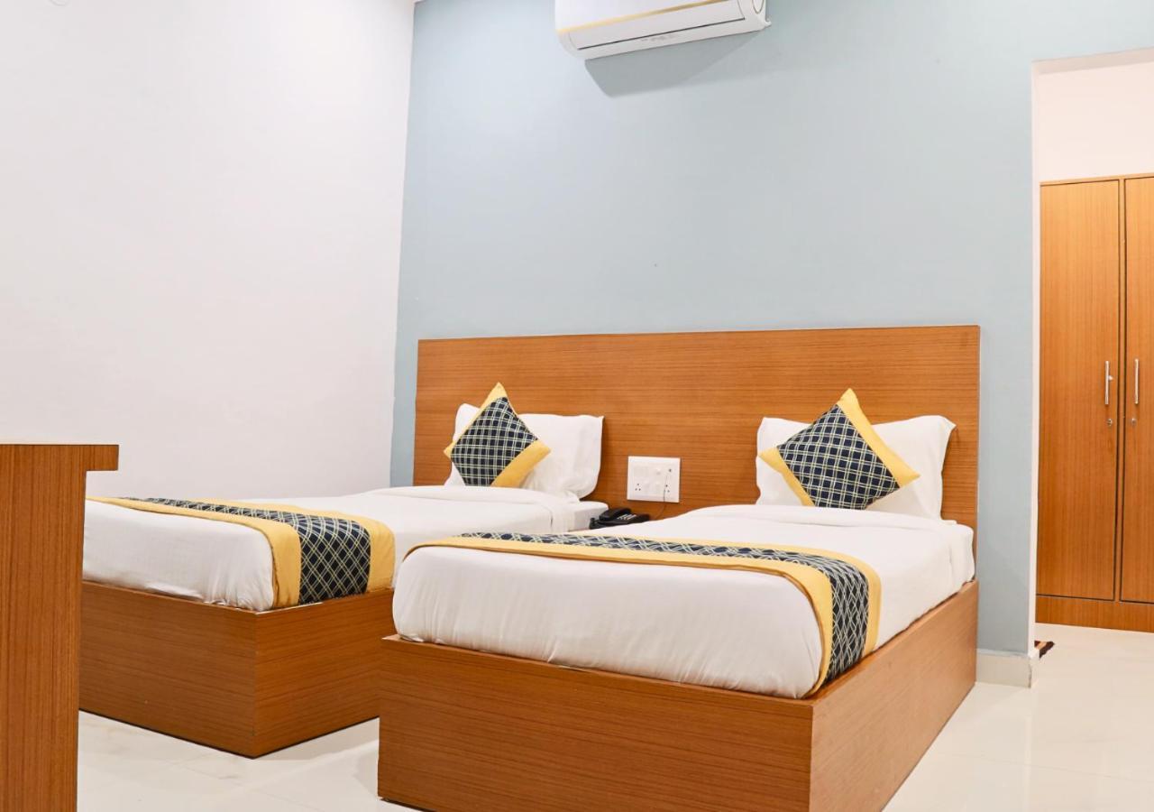 The Castle Blue Hotell Greater Noida Exteriör bild
