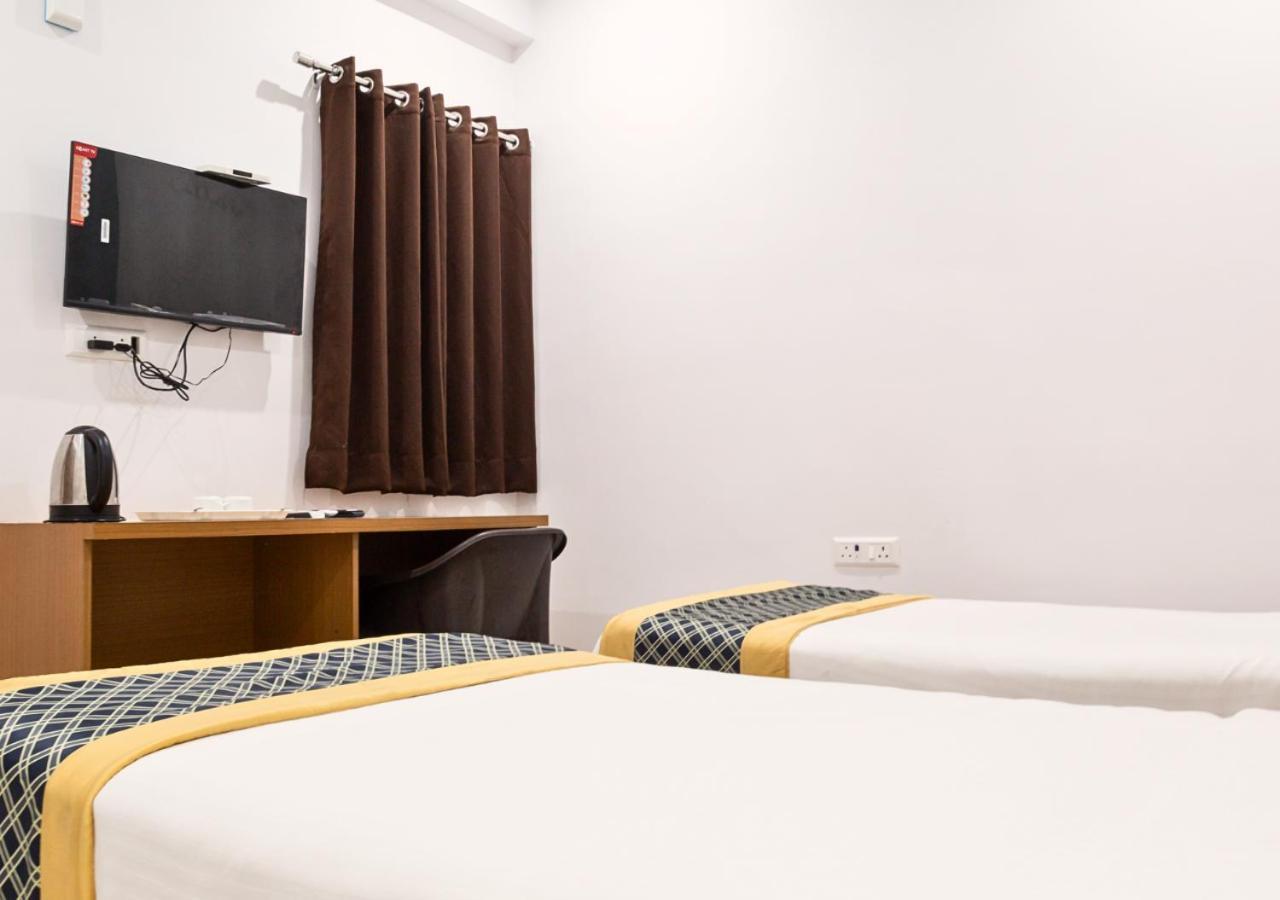 The Castle Blue Hotell Greater Noida Exteriör bild